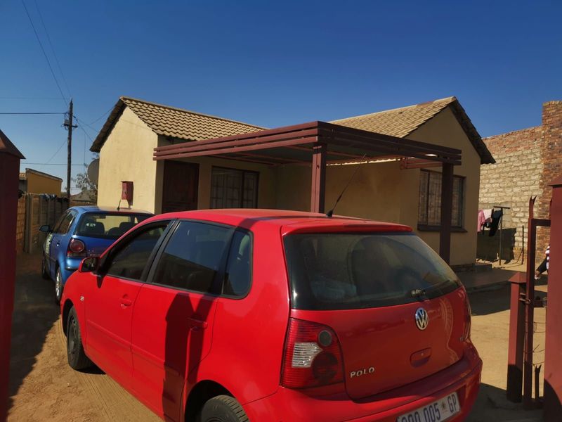 House For Sale in Soshanguve Ext - Photo 2