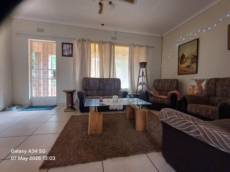 House For Sale in Stilfontein Ext 4 - Photo 4