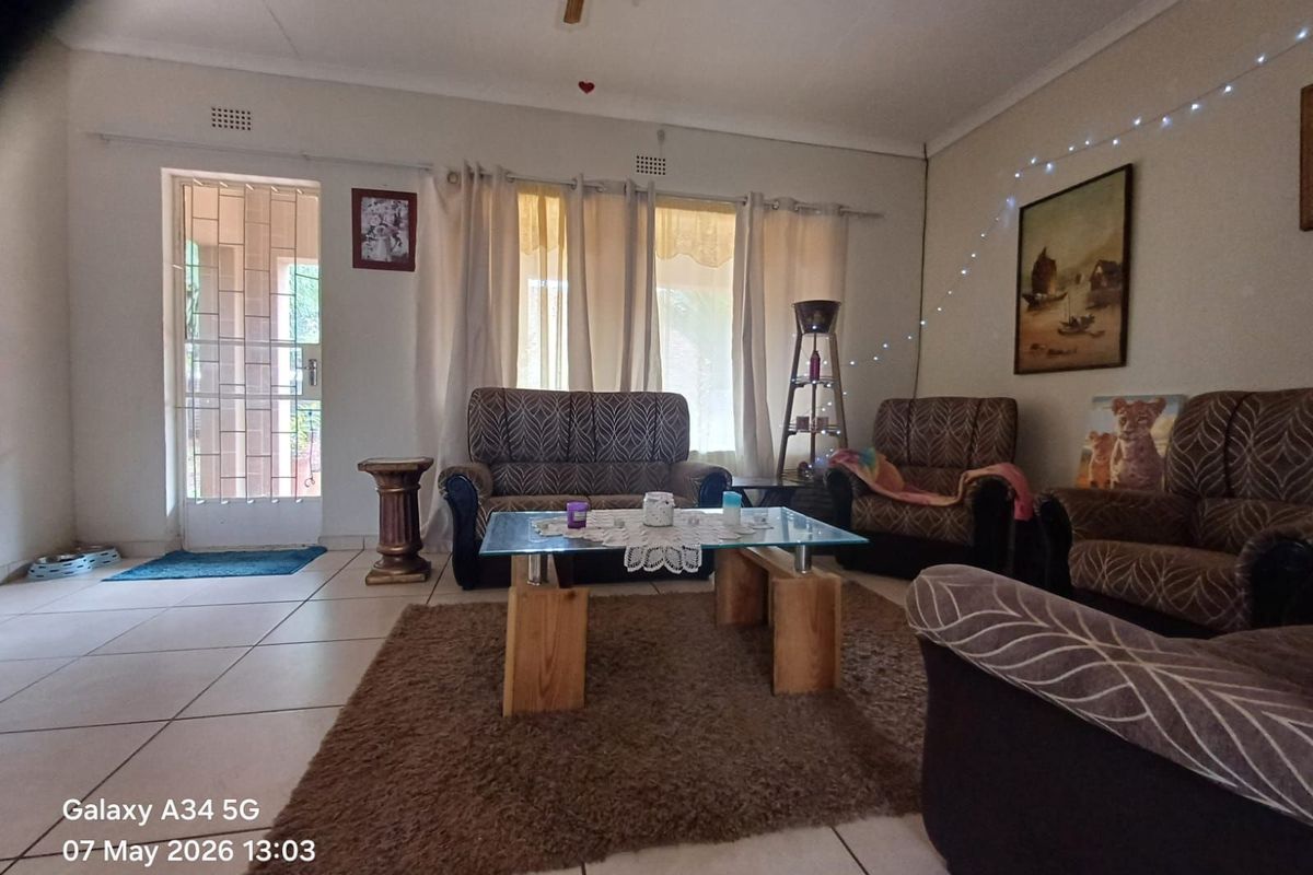 House For Sale in Stilfontein Ext 4 - Photo 4