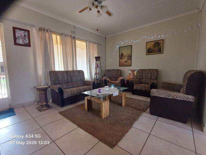 House For Sale in Stilfontein Ext 4 - Photo 3