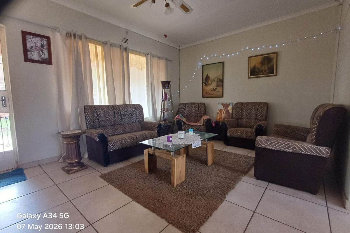 House For Sale in Stilfontein Ext 4 - Photo 3
