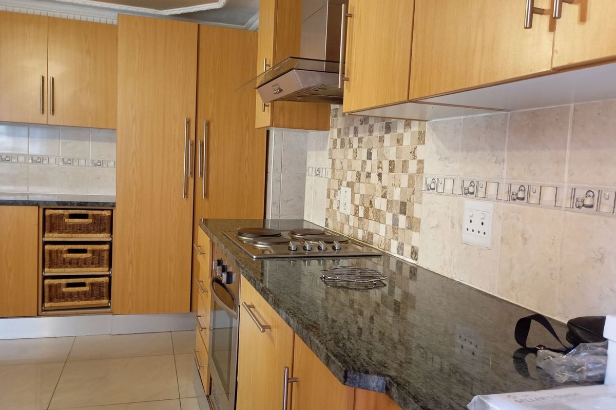 House For Sale in Soshanguve LL - Photo 4