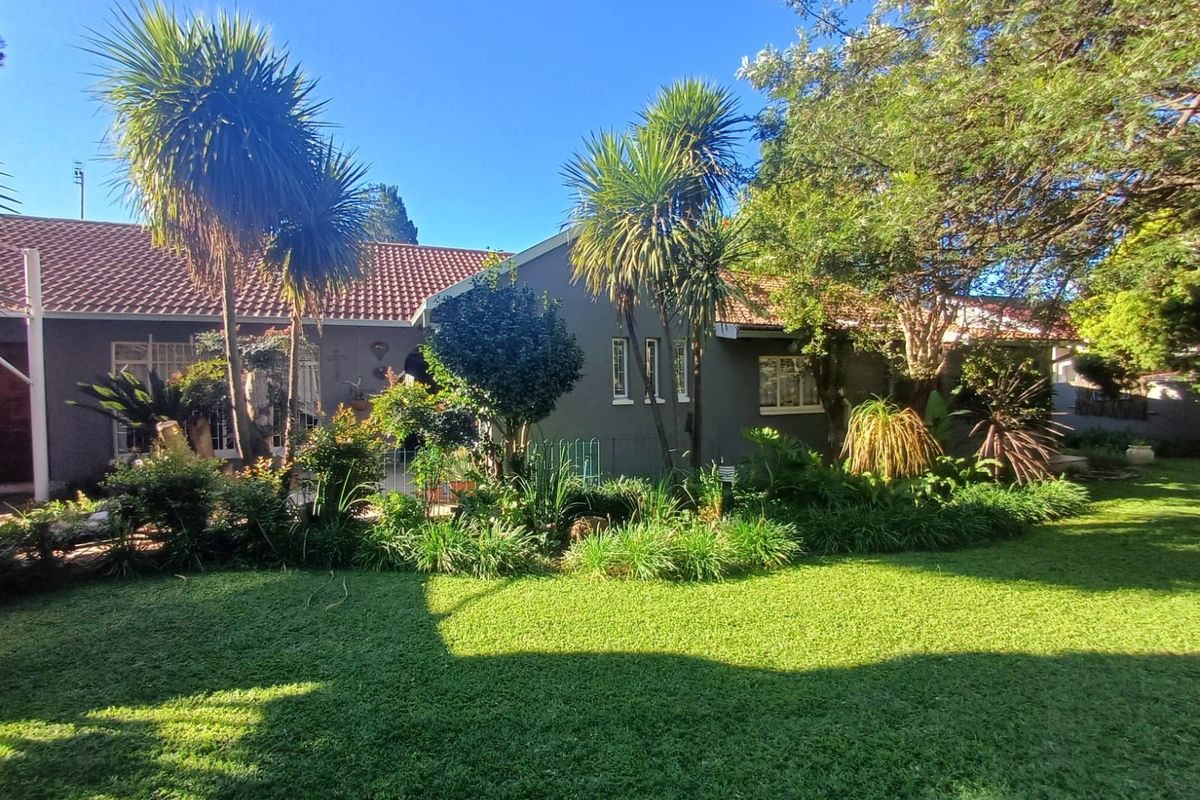 House For Sale in La Hoff - Photo 2