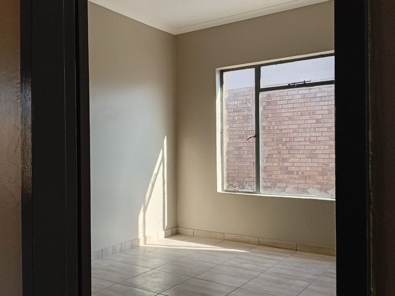 House For Sale in Ivy Park - Photo 7