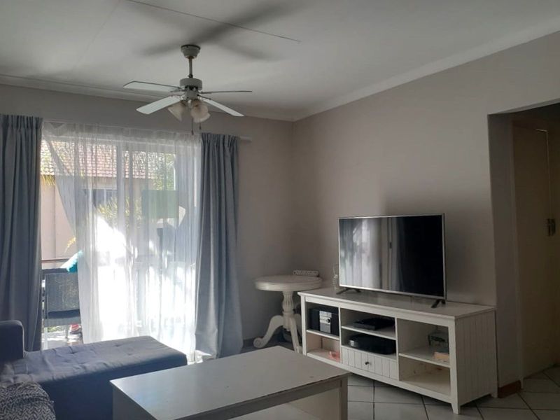 Apartment For Sale in Die Hoewes - Photo 4