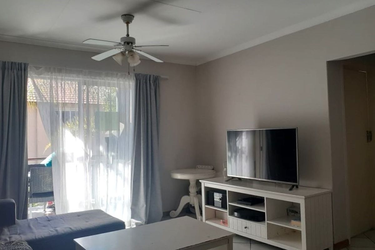 Apartment For Sale in Die Hoewes - Photo 4