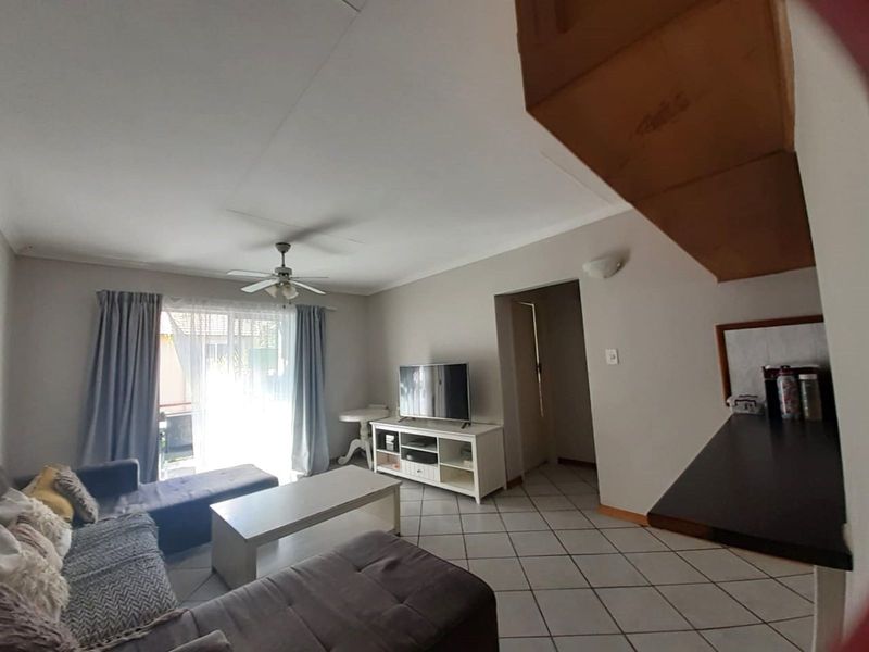 Apartment For Sale in Die Hoewes - Photo 5
