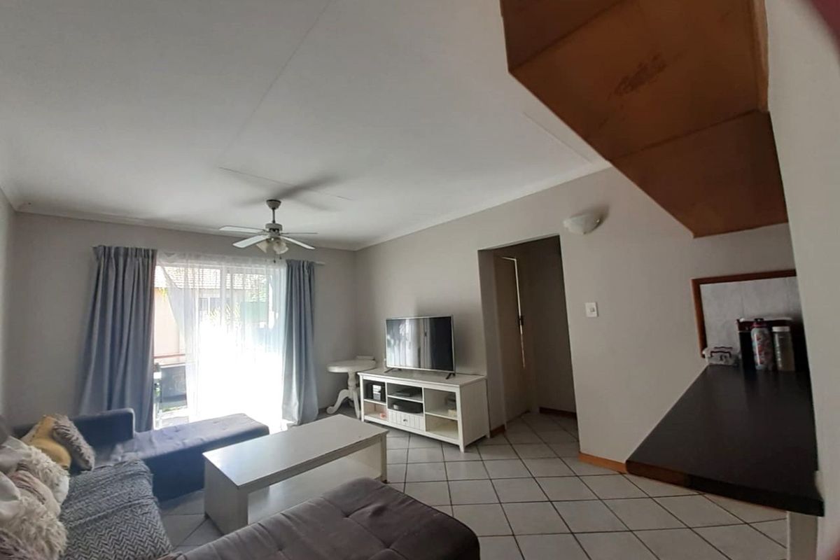 Apartment For Sale in Die Hoewes - Photo 5