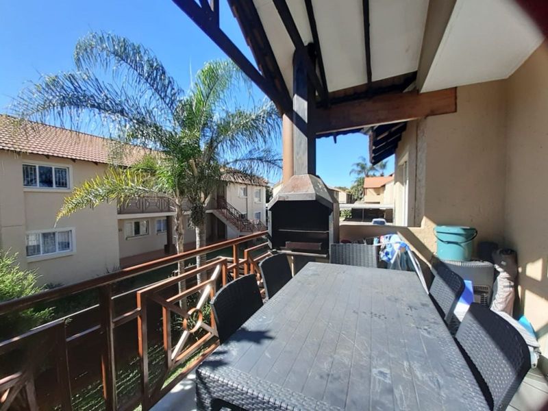 Apartment For Sale in Die Hoewes - Photo 3