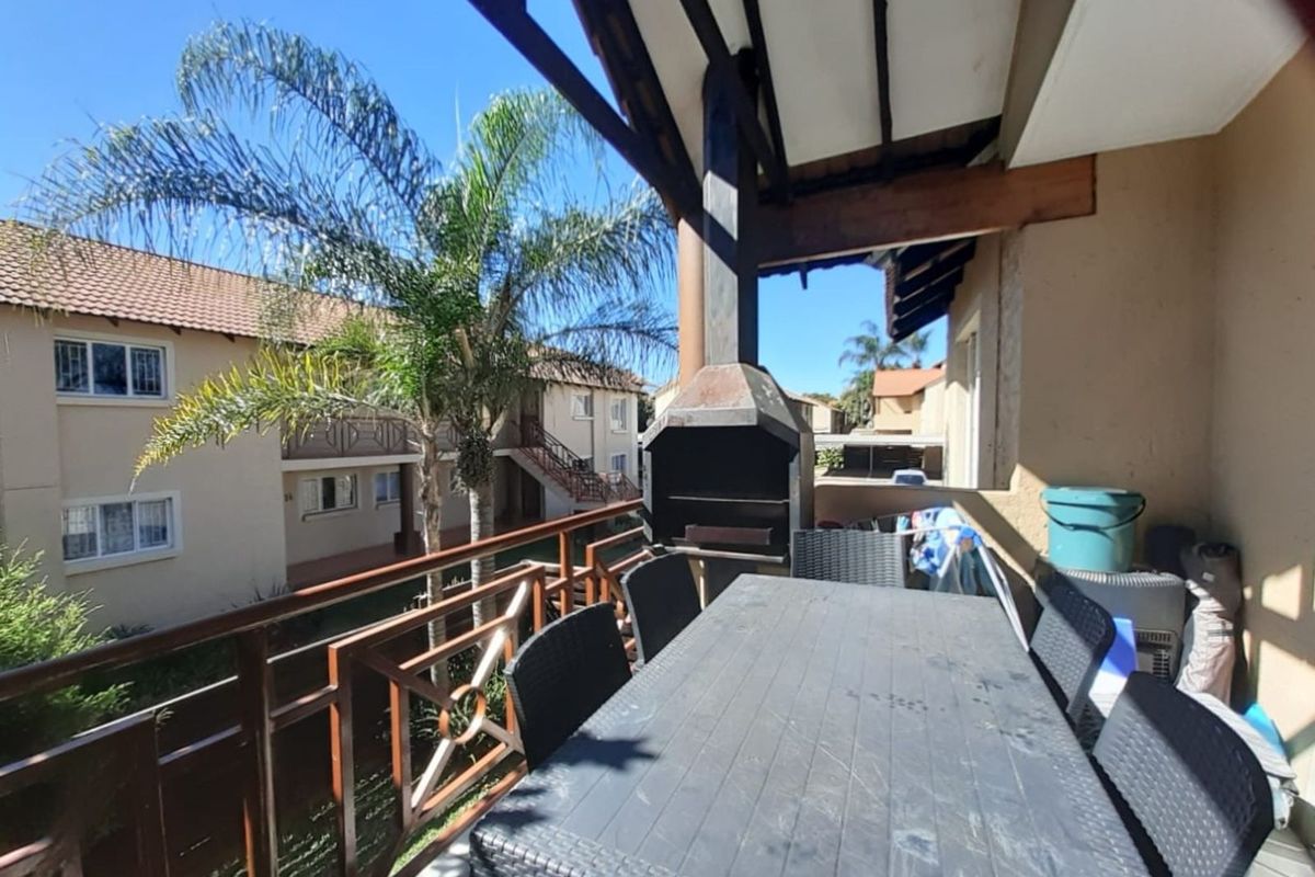 Apartment For Sale in Die Hoewes - Photo 3