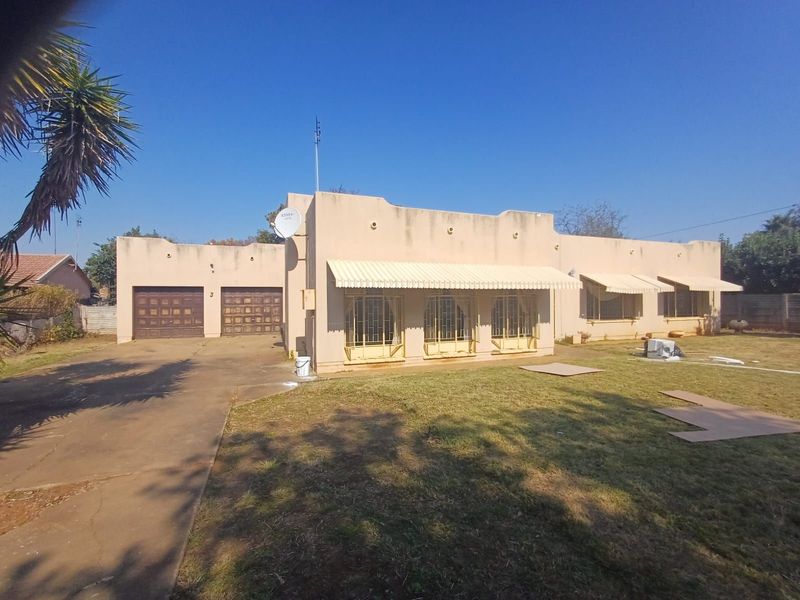 House For Sale in Lourenspark - Photo 1