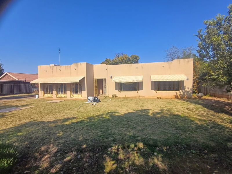 House For Sale in Lourenspark - Photo 2