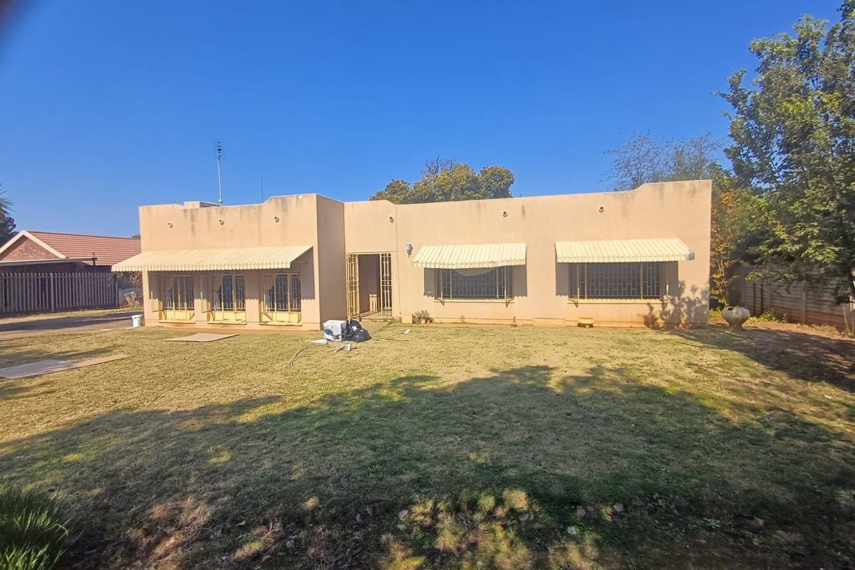 House For Sale in Lourenspark - Photo 2