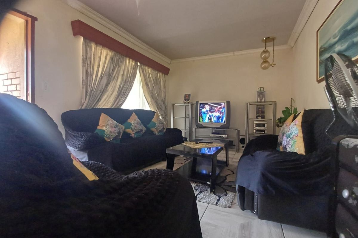House For Sale in Lourenspark - Photo 4