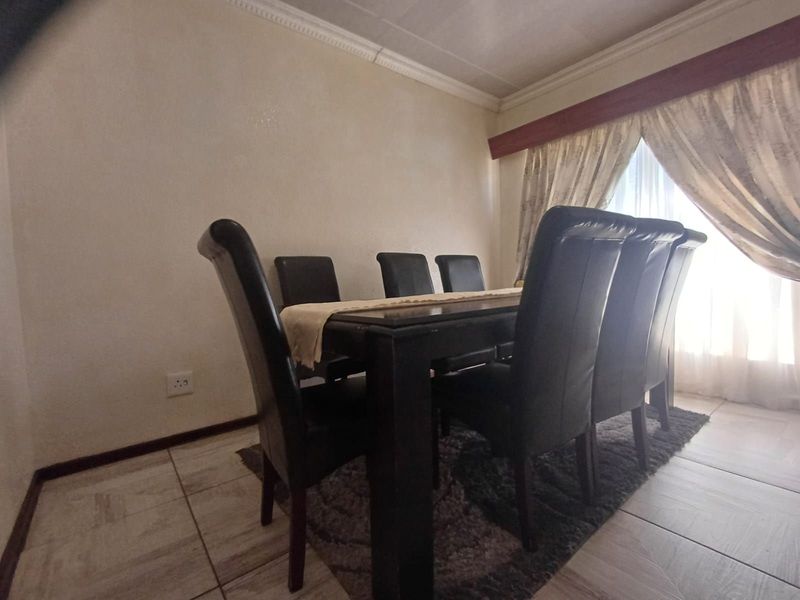 House For Sale in Lourenspark - Photo 6
