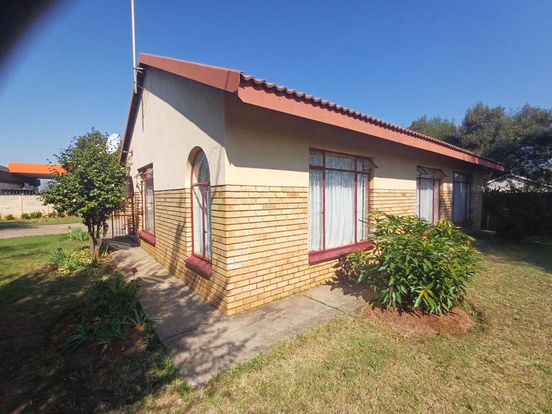 House For Sale in Lourenspark - Photo 3