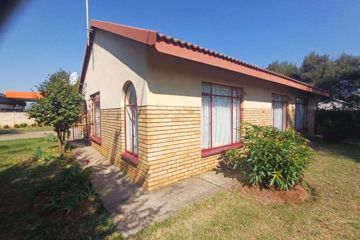 House For Sale in Lourenspark - Photo 3
