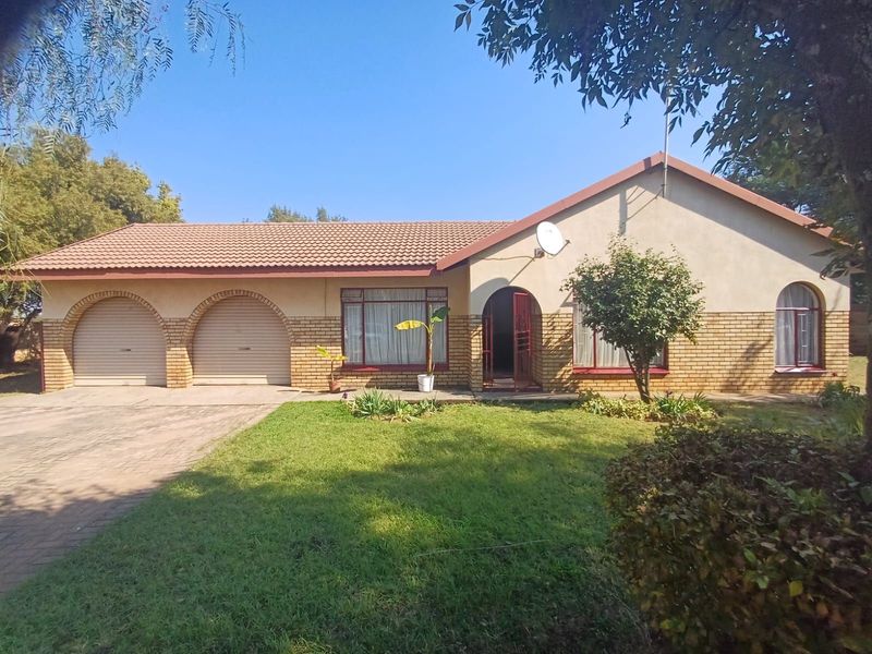House For Sale in Lourenspark - Photo 1