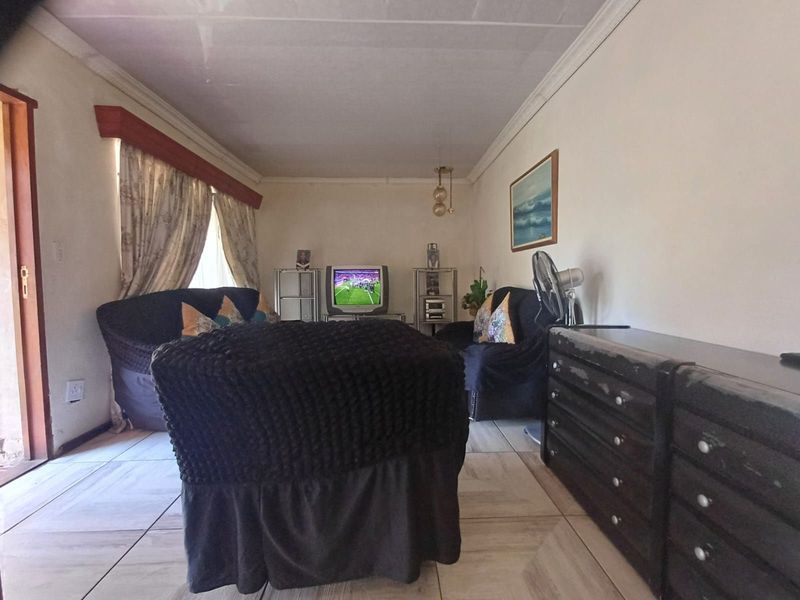 House For Sale in Lourenspark - Photo 5