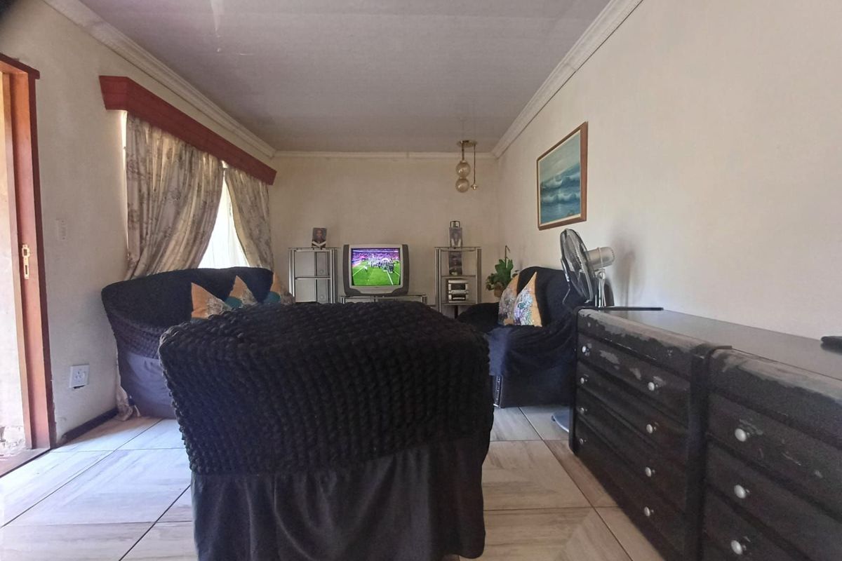 House For Sale in Lourenspark - Photo 5