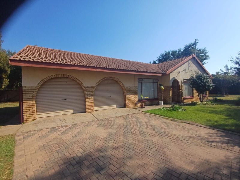 House For Sale in Lourenspark - Photo 2