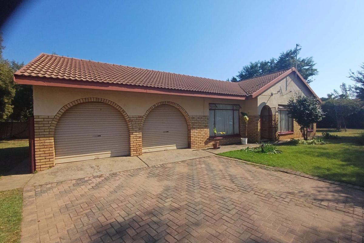 House For Sale in Lourenspark - Photo 2
