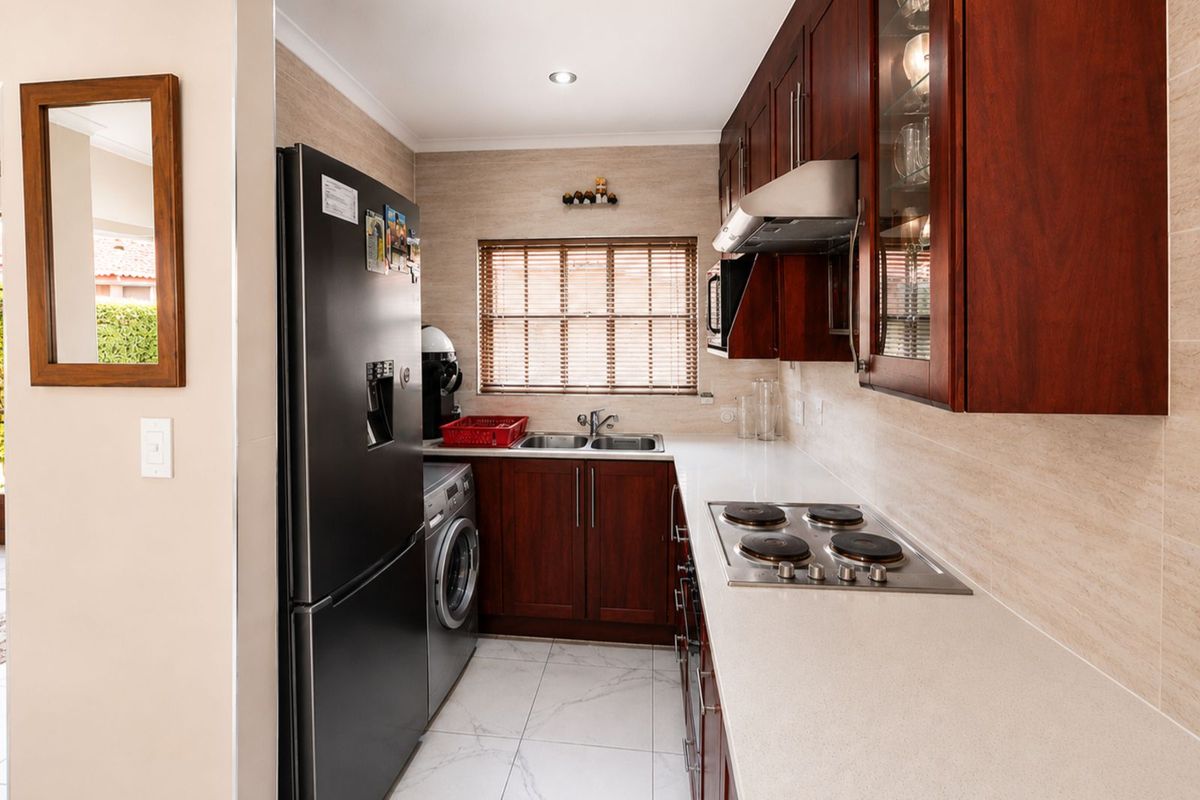 House For Sale in Radiokop - Photo 3
