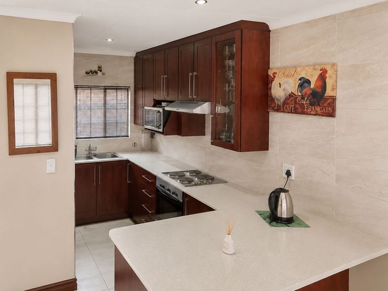 House For Sale in Radiokop - Photo 4