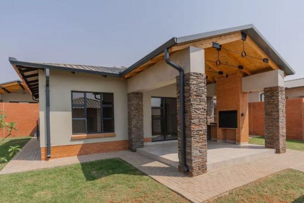 House For Sale in Six Fountains Residential Estate - Photo 2