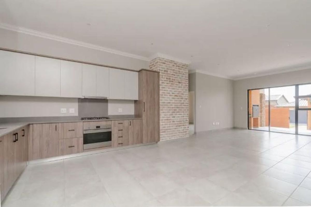 House For Sale in Six Fountains Residential Estate - Photo 5