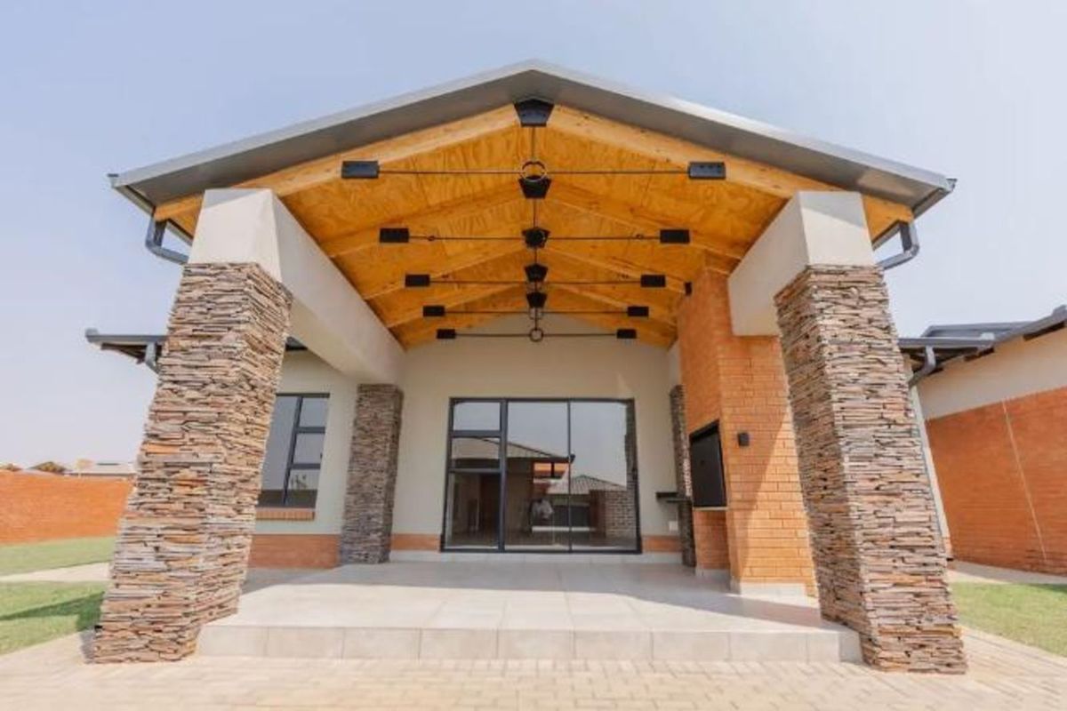 House For Sale in Six Fountains Residential Estate - Photo 3