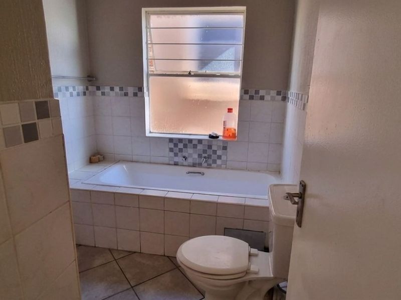 Apartment For Sale in Honeypark - Photo 6