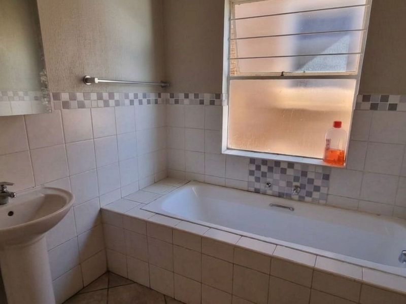 Apartment For Sale in Honeypark - Photo 7