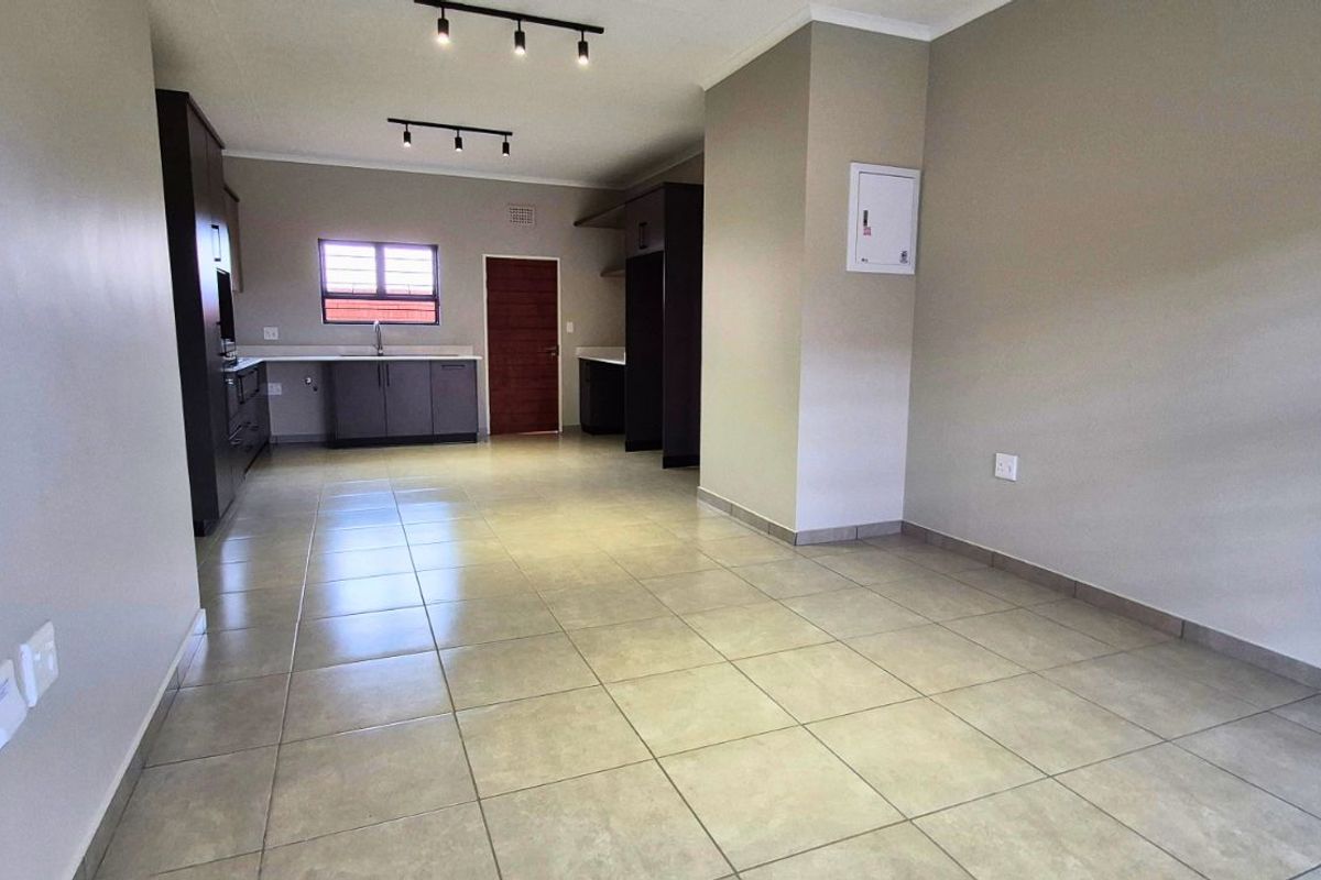Townhouse For Sale in Rietvalleirand - Photo 5