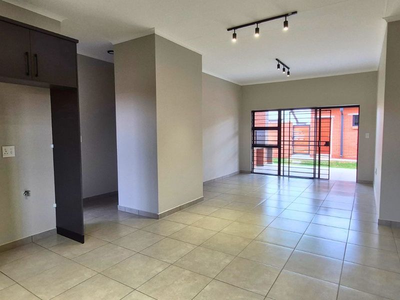 Townhouse For Sale in Rietvalleirand - Photo 8
