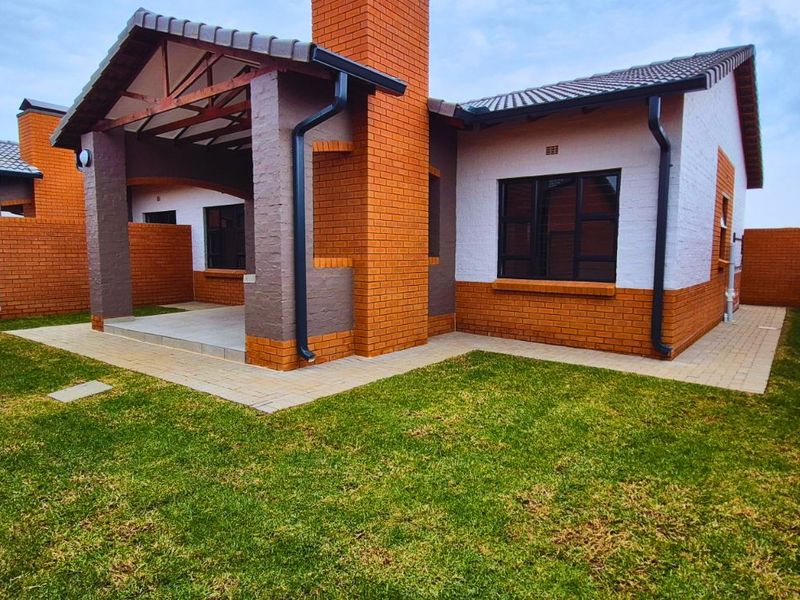 Townhouse For Sale in Rietvalleirand - Photo 1
