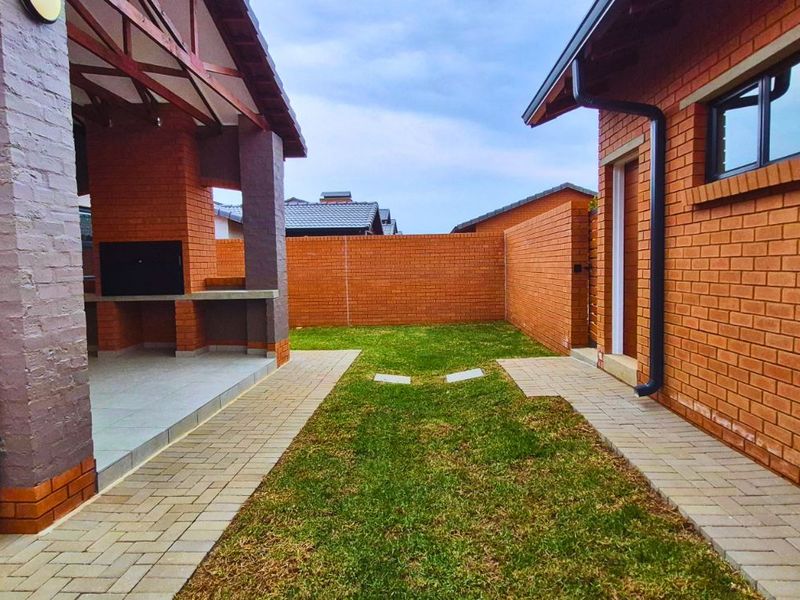 Townhouse For Sale in Rietvalleirand - Photo 2