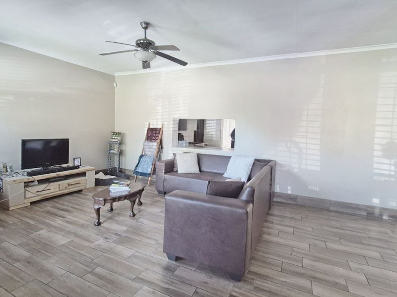 House For Sale in Rooihuiskraal - Photo 8