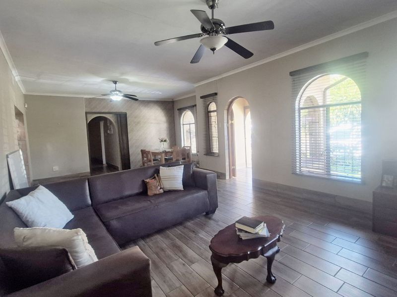 House For Sale in Rooihuiskraal - Photo 5