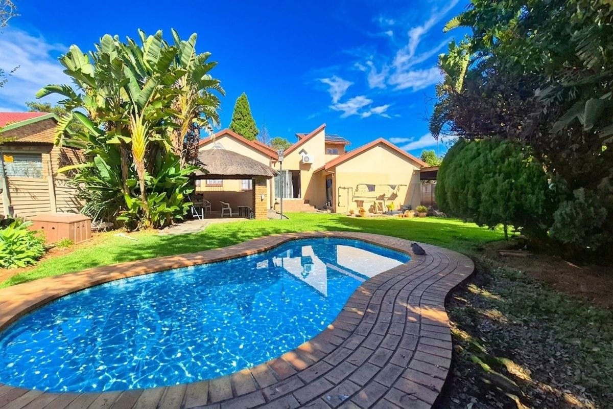 House For Sale in Rooihuiskraal - Photo 2