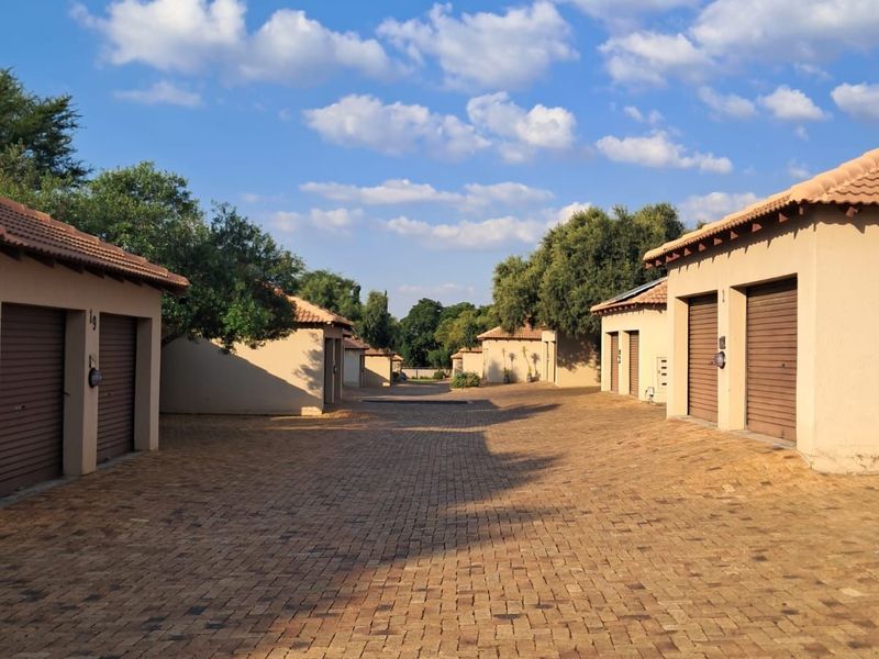 Townhouse For Sale in Honeydew Manor - Photo 5