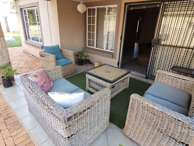 Townhouse For Sale in Honeydew Manor - Photo 3