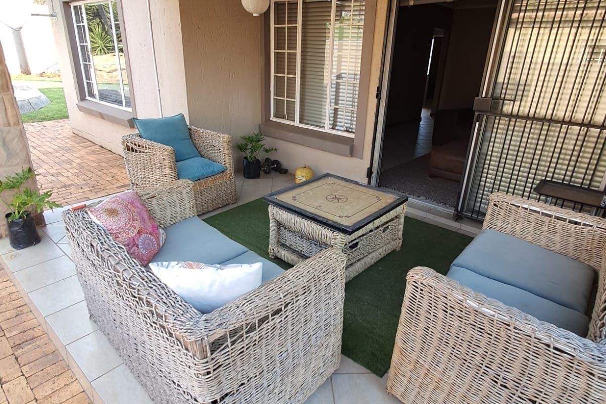 Townhouse For Sale in Honeydew Manor - Photo 3