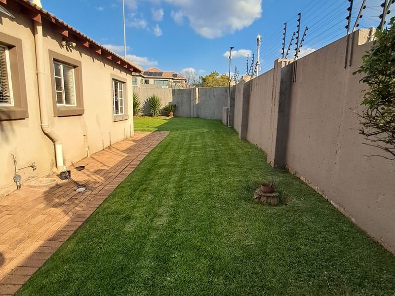 Townhouse For Sale in Honeydew Manor - Photo 10