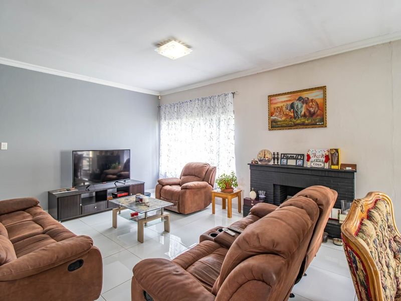 House For Sale in Discovery - Photo 6