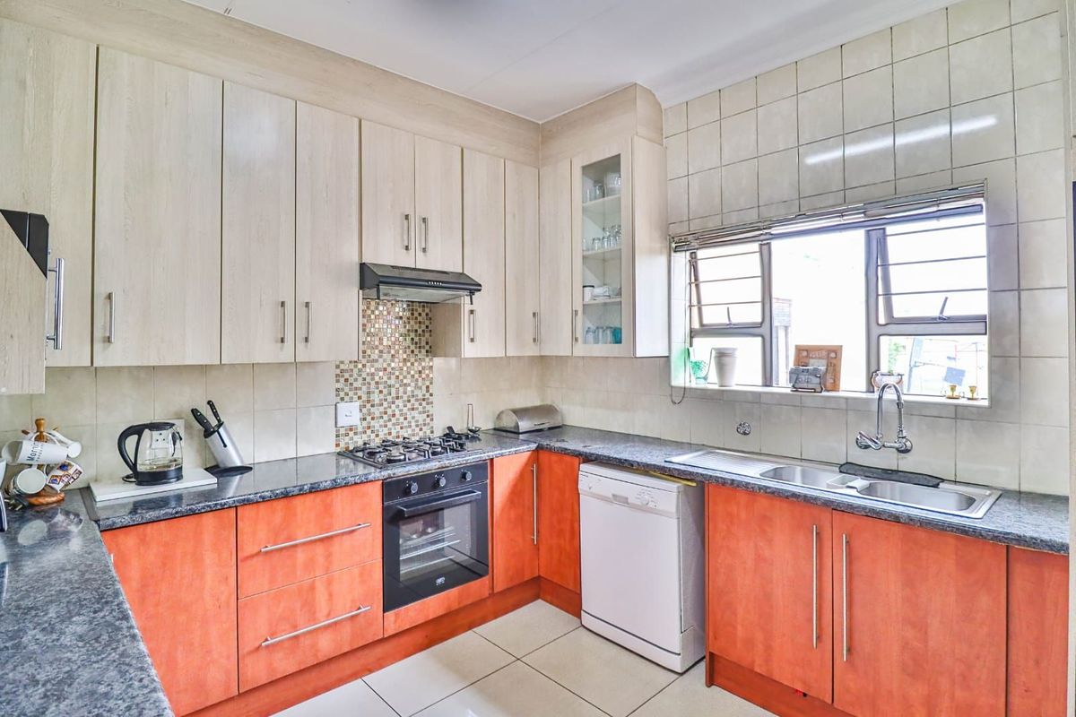 House For Sale in Discovery - Photo 2