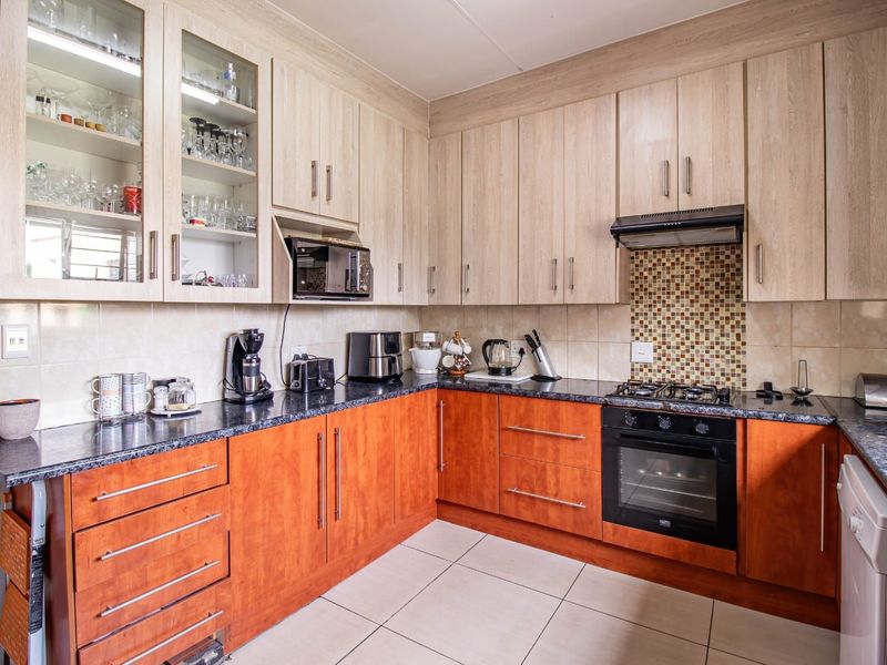 House For Sale in Discovery - Photo 1