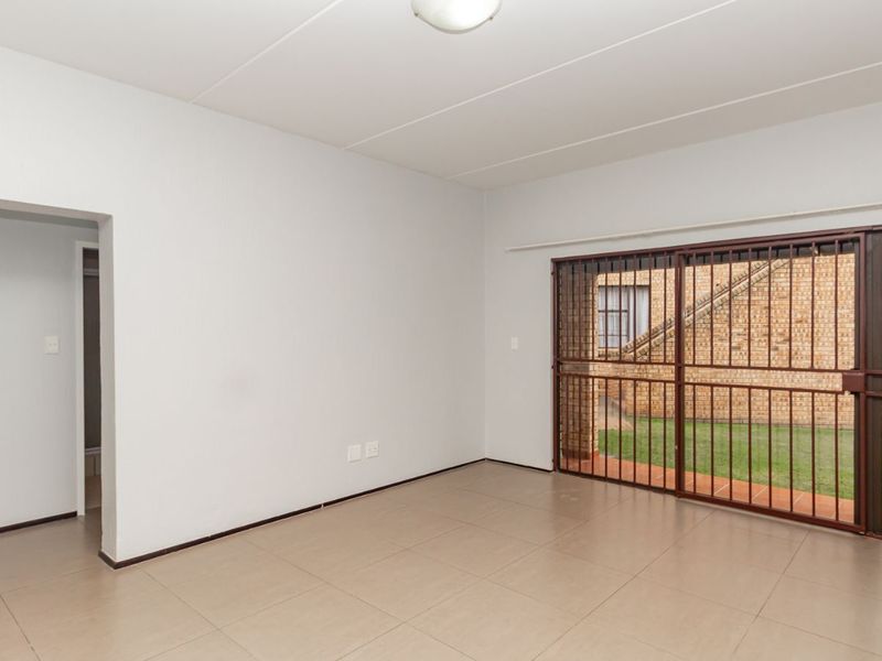House For Sale in Weltevreden Park - Photo 10