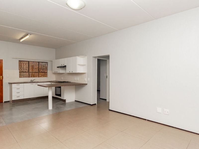 House For Sale in Weltevreden Park - Photo 8