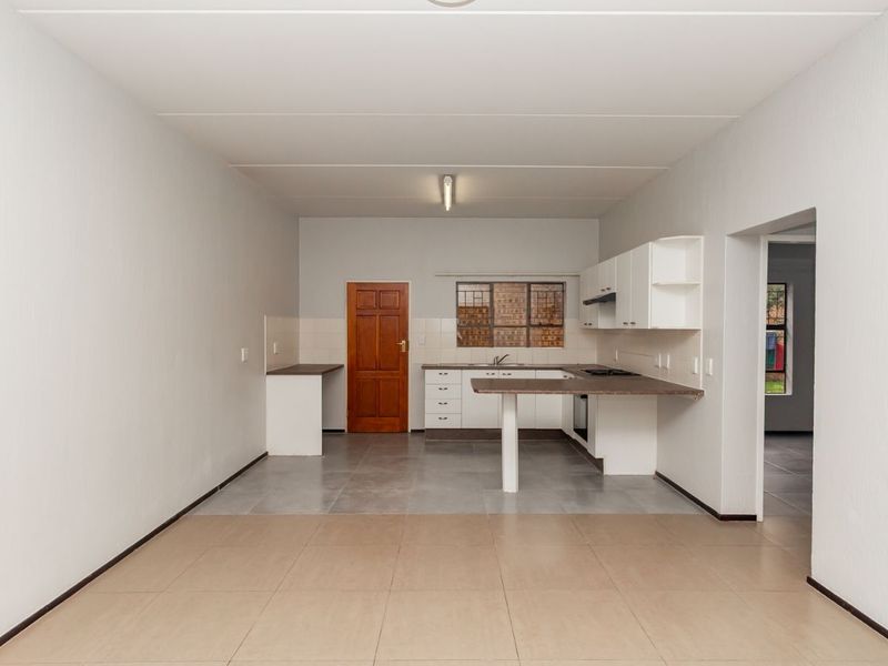 House For Sale in Weltevreden Park - Photo 9